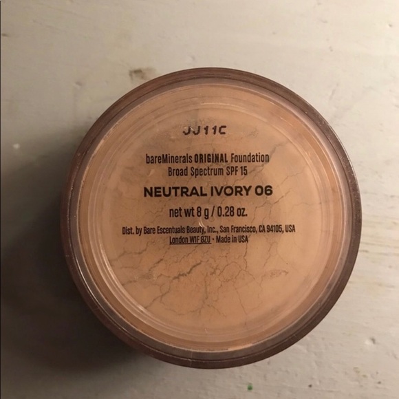 Bare minerals powder foundation - Picture 2 of 2